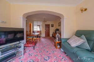 Living room/dining area