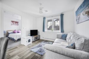 Open plan living room/kitchen